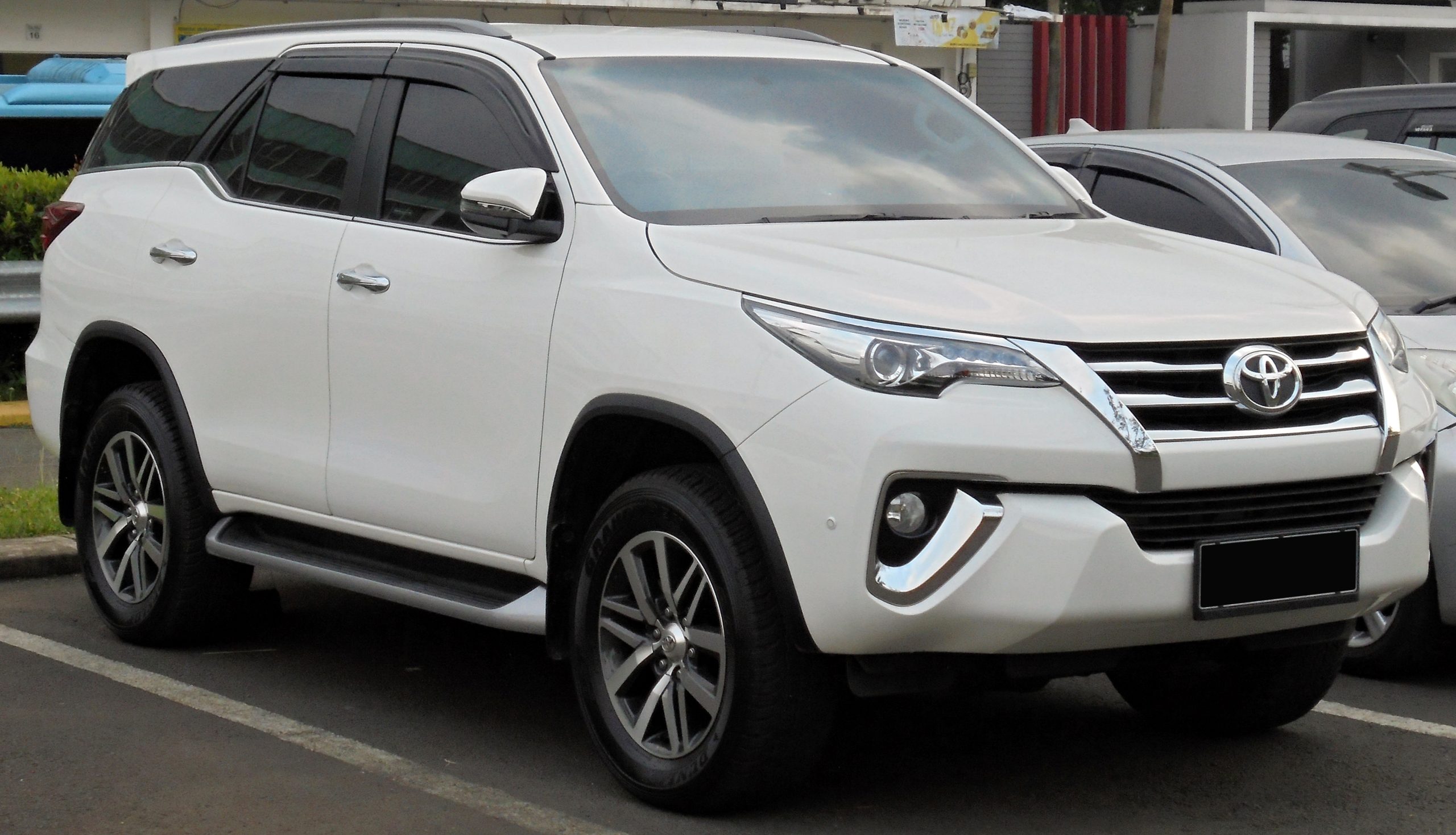 Toyota Fortuner Legender